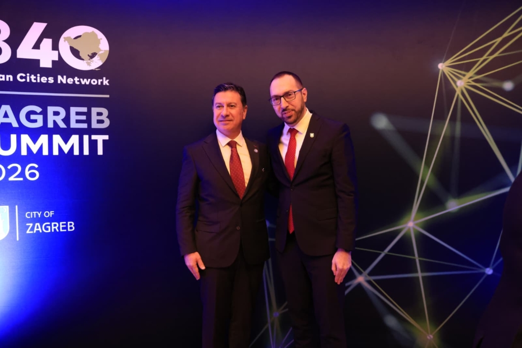 B40 - press wall (12)