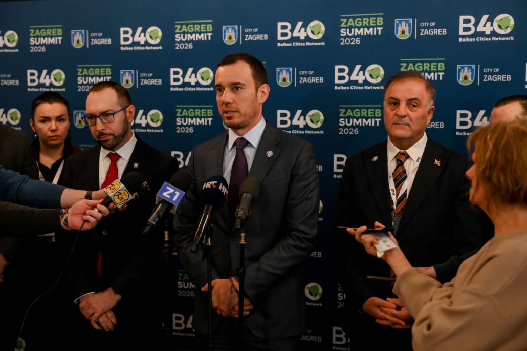 B40 - press wall (46)